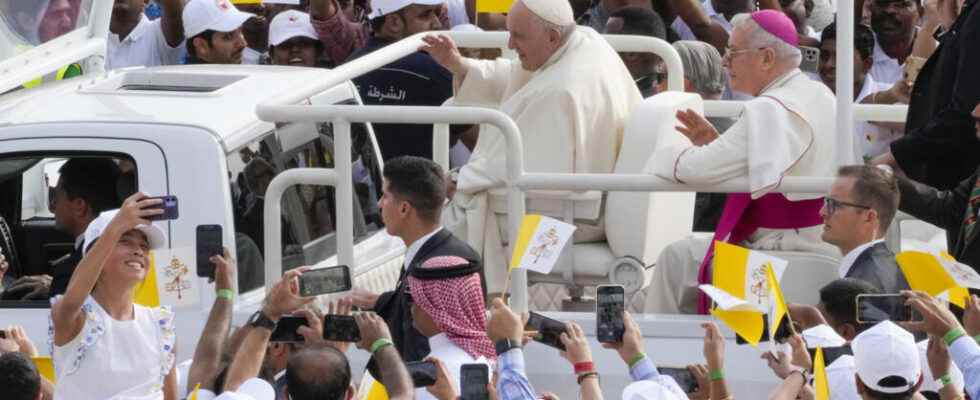 Pope Francis celebrates historic Mass in Bahrain