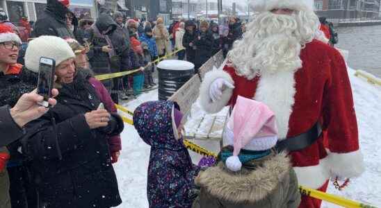 Port Dover gives Santa warm welcome on cold blustery day
