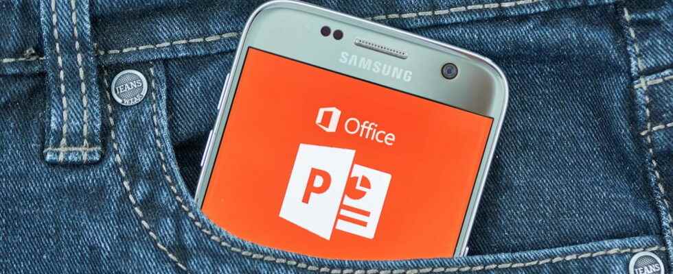 PowerPoint adapts to smartphones and tablets with a feature to