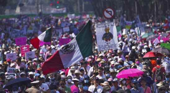 Protests in Mexico against electoral reform bill