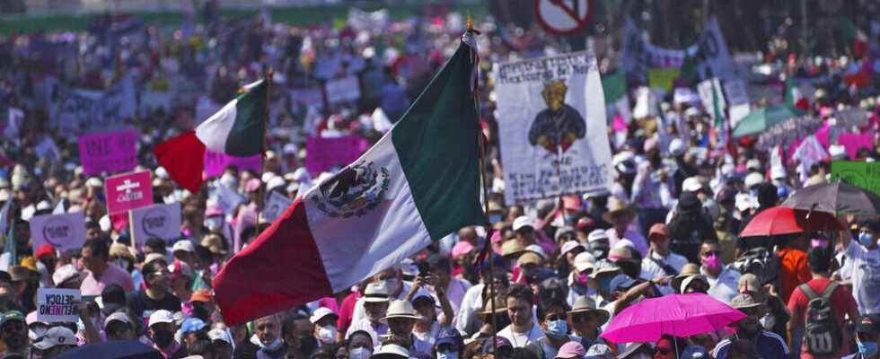 Protests in Mexico against electoral reform bill