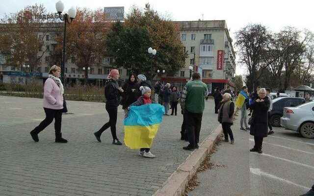 Russia withdraws from Kherson Ukrainians took their flags and ran