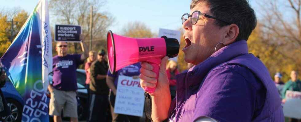 Sarnia area CUPE members and supporters rally outside MPPs office