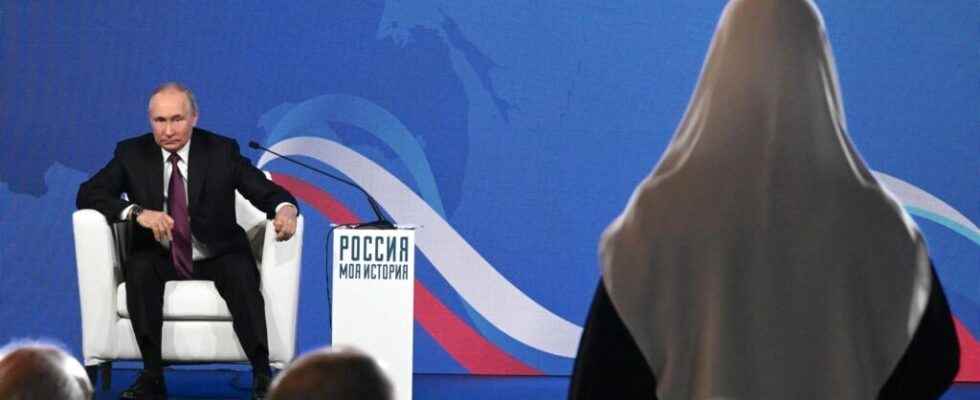 Vladimir Putin officially announces the end of the partial mobilization