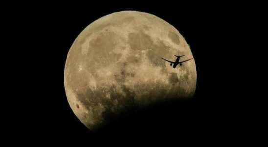 WATCH THE Lunar Eclipse LIVE When is the Blood Lunar