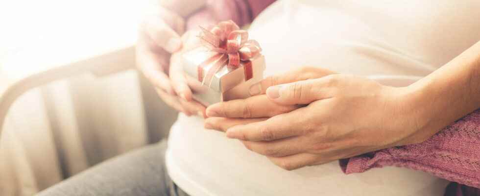 What gift to give to a pregnant woman