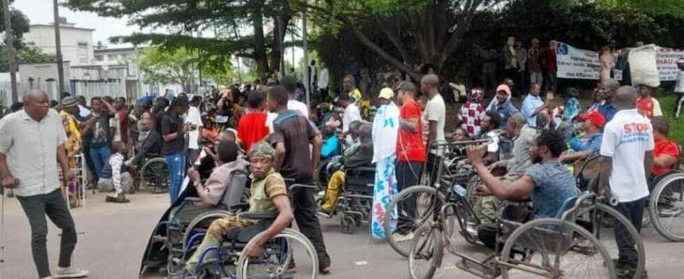 demonstration of hundreds of people with disabilities in Kinshasa