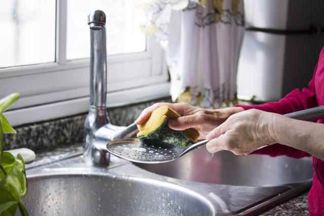 It's in every kitchen, but it's literally swarming with bacteria!  Experts warn: Here are the ways to clean