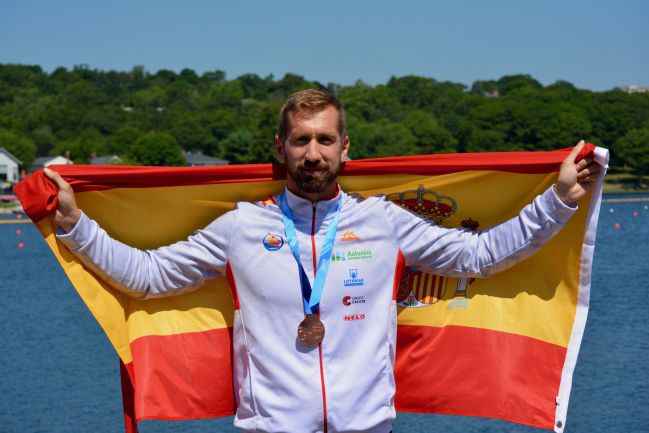 Carlos Arévalo, after the world gold in K1 200.