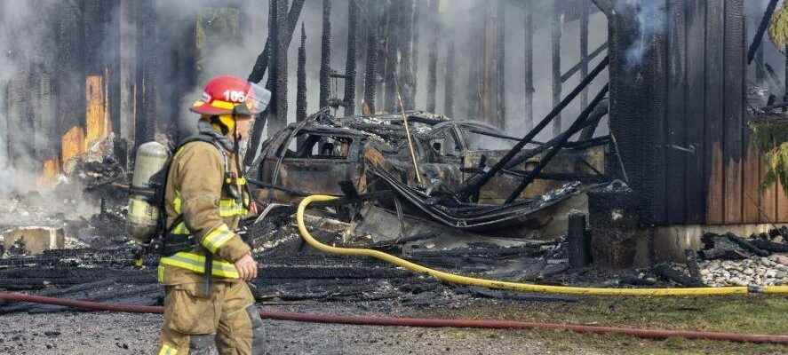 Couple dog flee as 800K blaze razes Glencoe home