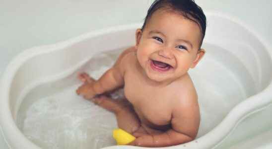 Drowning 16 month old baby dies in family bathtub