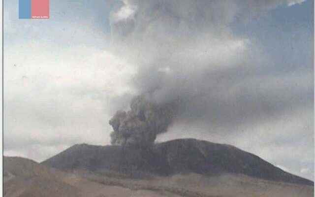 Explosion of Lascar volcano in Chile Yellow alert issued