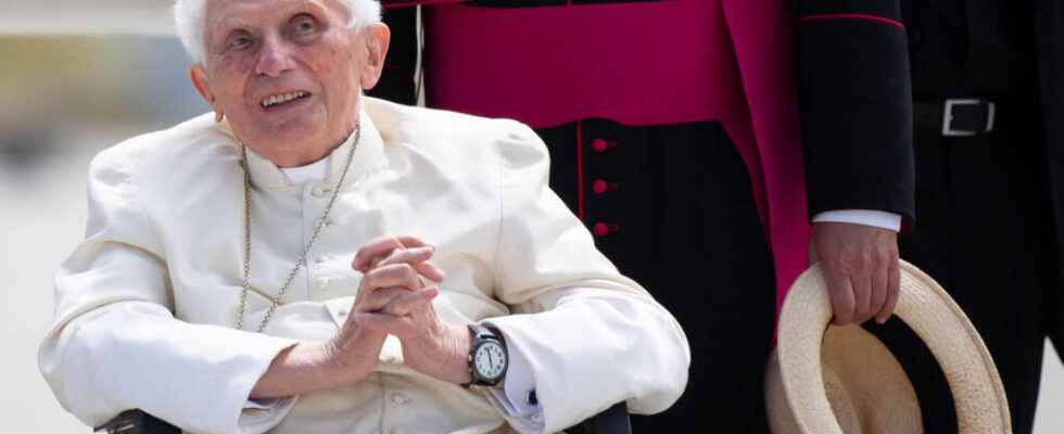 Former Pope Benedict XVI seriously ill Pope Francis calls to