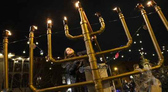 Hanukkah 2022 what does the luminous Jewish holiday commemorate