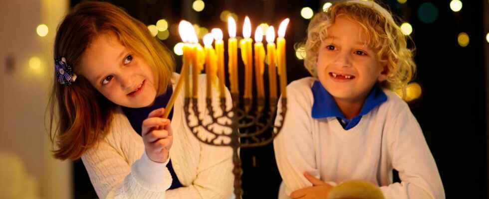 Hanukkah 2022 whats the point of lighting a candle every