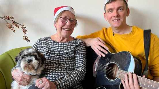 Lenie 71 sings Utregse version of Christmas song Six Beautiful