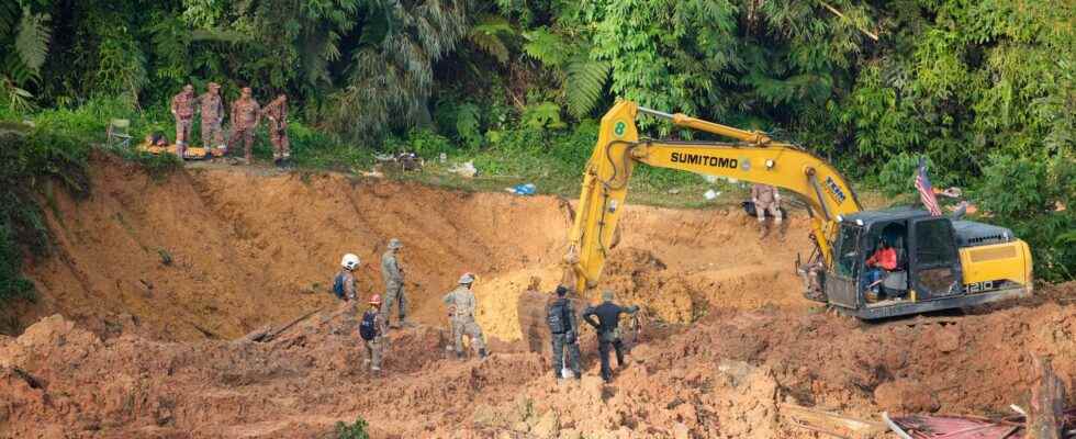 More than 30 killed in landslides in Malaysia