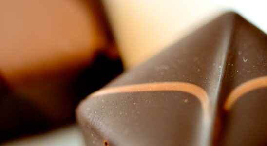Recalls chocolate contains almonds