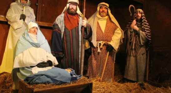 Sarnias live nativity returns but is cut short by weather