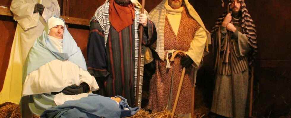 Sarnias live nativity returns but is cut short by weather