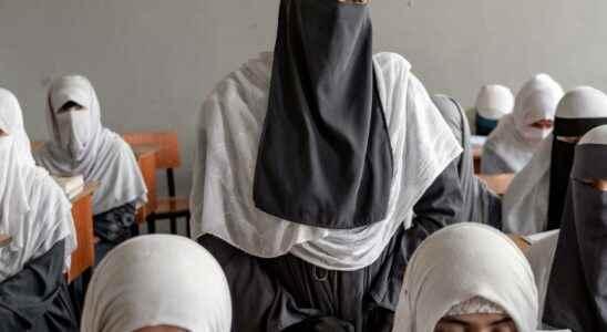 Taliban allow girls to graduate