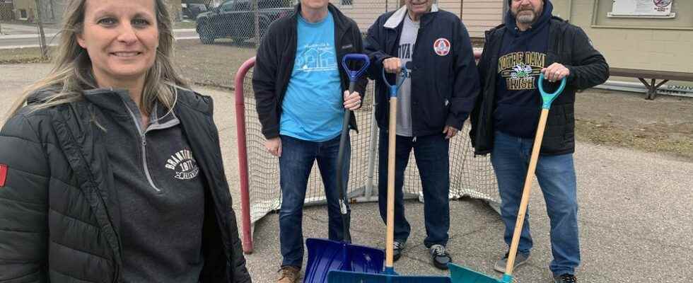 Volunteers bring years of experience to neighborhood ice rinks
