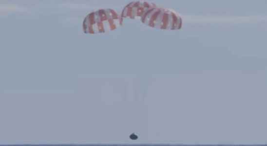 the Orion spacecraft returns to Earth after its trip around
