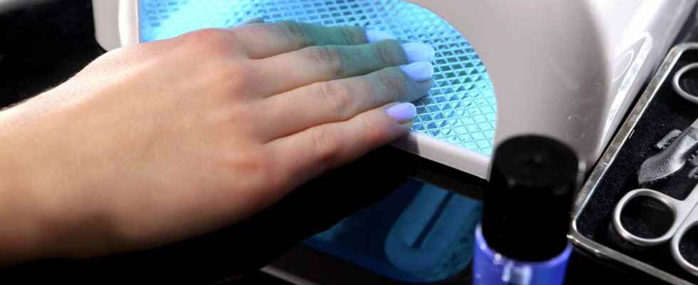 A risk of cancer with UV lamps for the nails