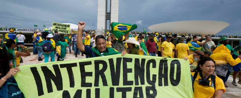 Assessor Bolsonaros silence triggered the storm