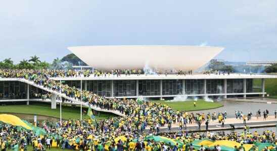 Brazil Bolsonaro supporters invade Congress Presidential Palace and Supreme Court