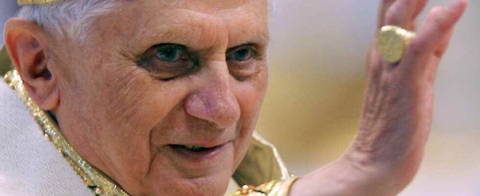 Death of Benedict XVI Bolsonaro in exile the euro in
