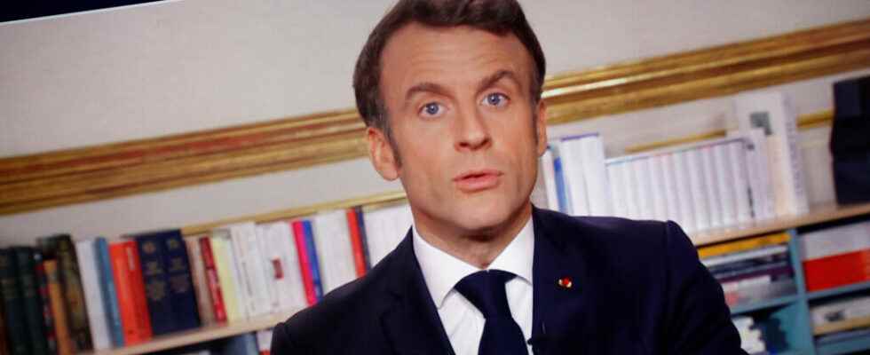 Emmanuel Macron put to the test by the month of