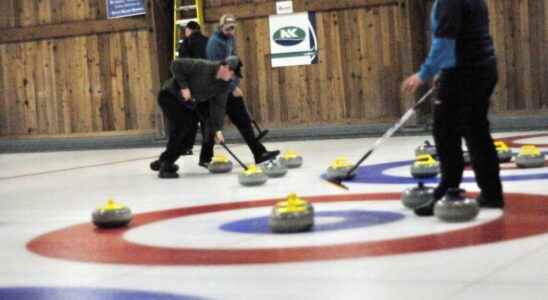 Farmers to slide to Wallaceburg for curling bonspiel