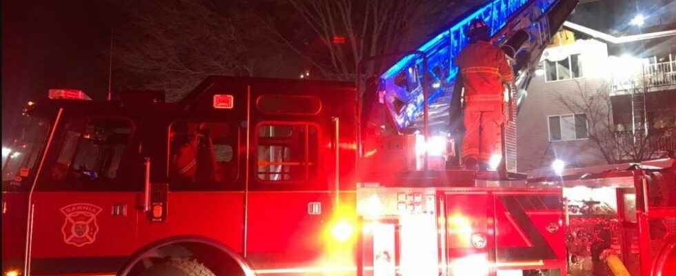 Fire at retirement home forces out 120 seniors
