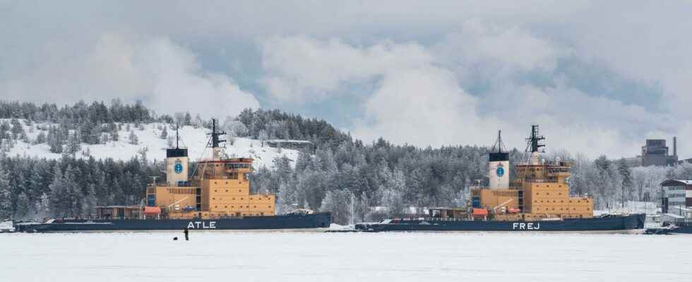 Four out of five icebreakers in operation
