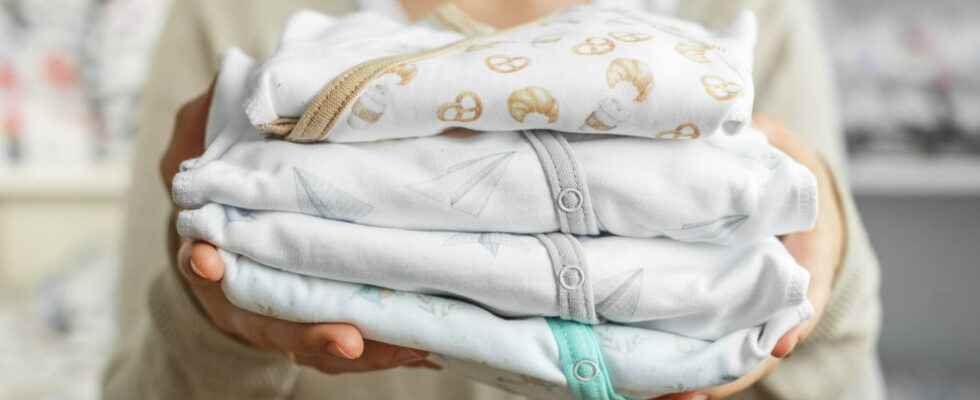 How to dress a premature baby