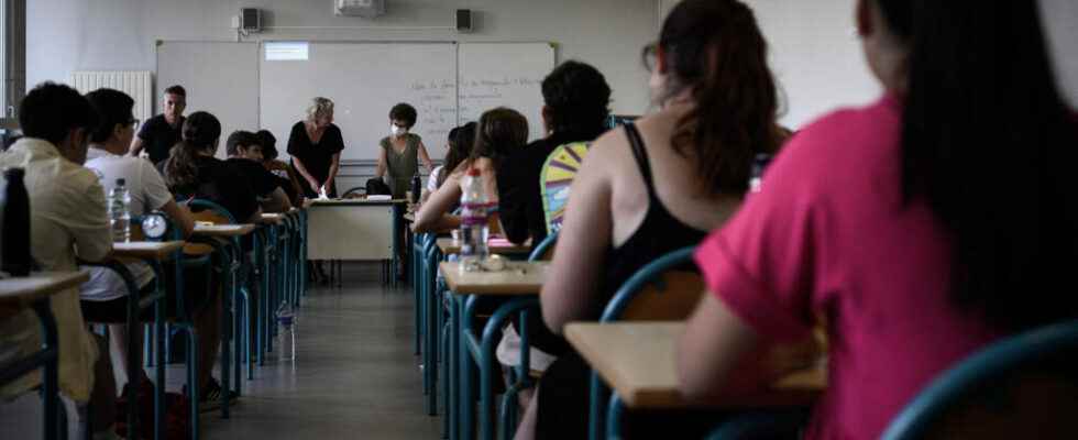 In the French school environment associations are still fighting against