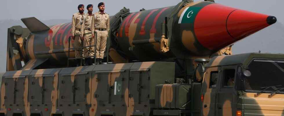 India and Pakistan exchange nuclear lists