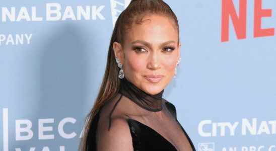 Jennifer Lopez 53 poses without makeup and its hot