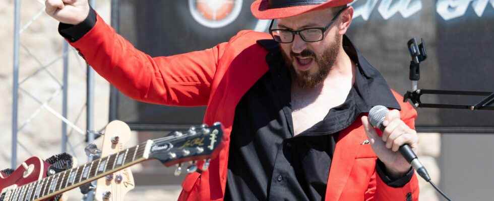 Local performers take stage on Tailgate Talent Show