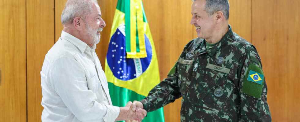 Lula dismisses and replaces the head of the army after