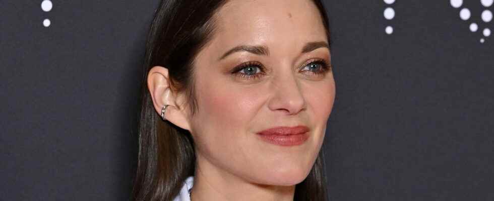 Marion Cotillard embodies French chic with this stunning beauty look