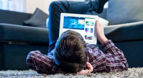 Massively connected children discover the internet from the age of