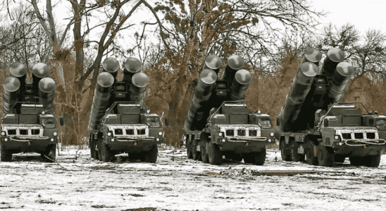 Russia deploys anti aircraft missile batteries to Moscow