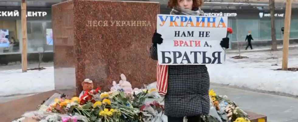 Russian flower protests against Dnipro attack spread