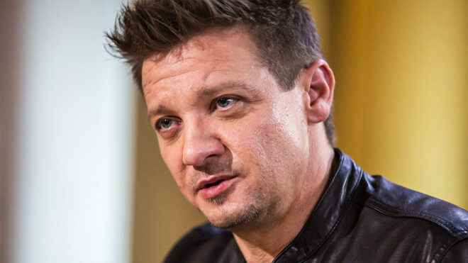 Situation still critical for crashed Hawkeye Jeremy Renner