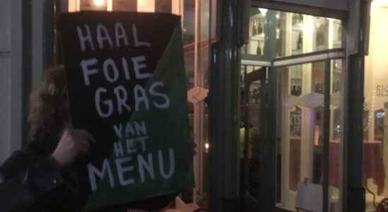 Six arrests during occupation of Utrecht restaurant in protest against