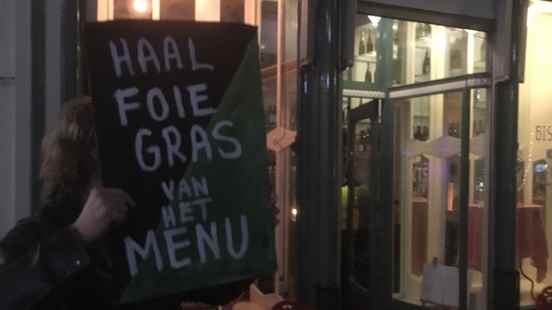 Six arrests during occupation of Utrecht restaurant in protest against