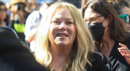 Suffering from multiple sclerosis Christina Applegate reacts to criticism about