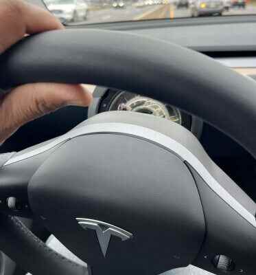 Tesla Model Ys Steering Wheel Crashed in Traffic